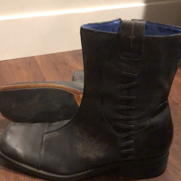 Boots - Picture 6 of 6